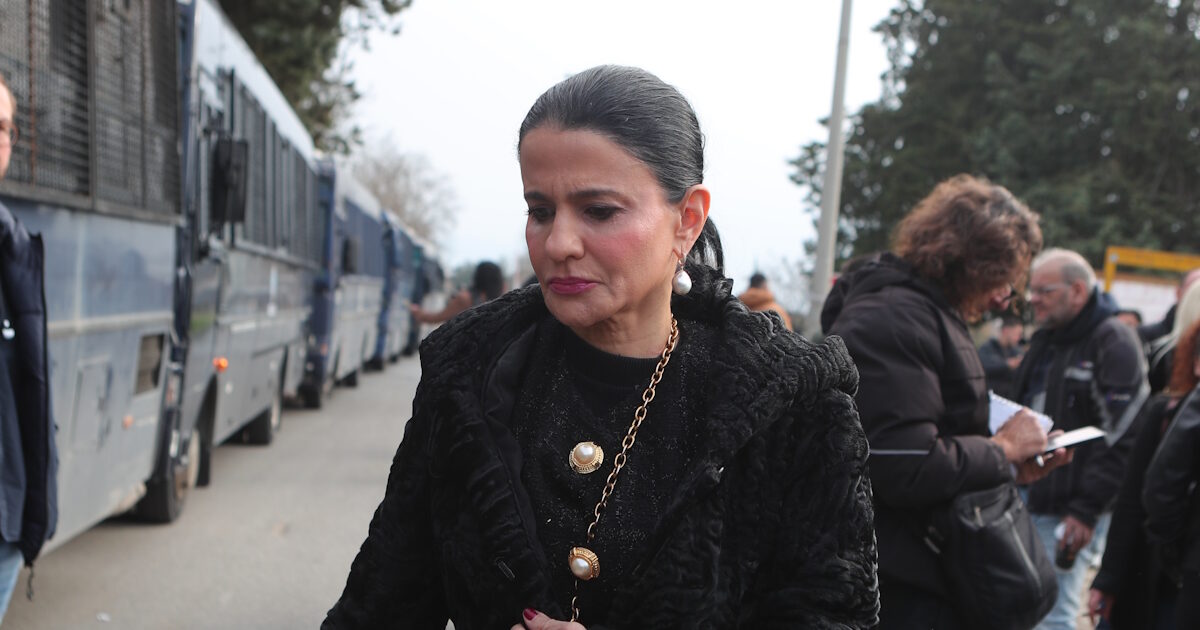 Μαρία-Γρατσία:-«Φιάσκο-η-δίκη-για-τα-Τέμπη,-ένιωσα-ντροπή-ως-λειτουργός-της-δικαιοσύνης»-–-Αινιγματική-για-το-κόμμα-Καρυστιανού