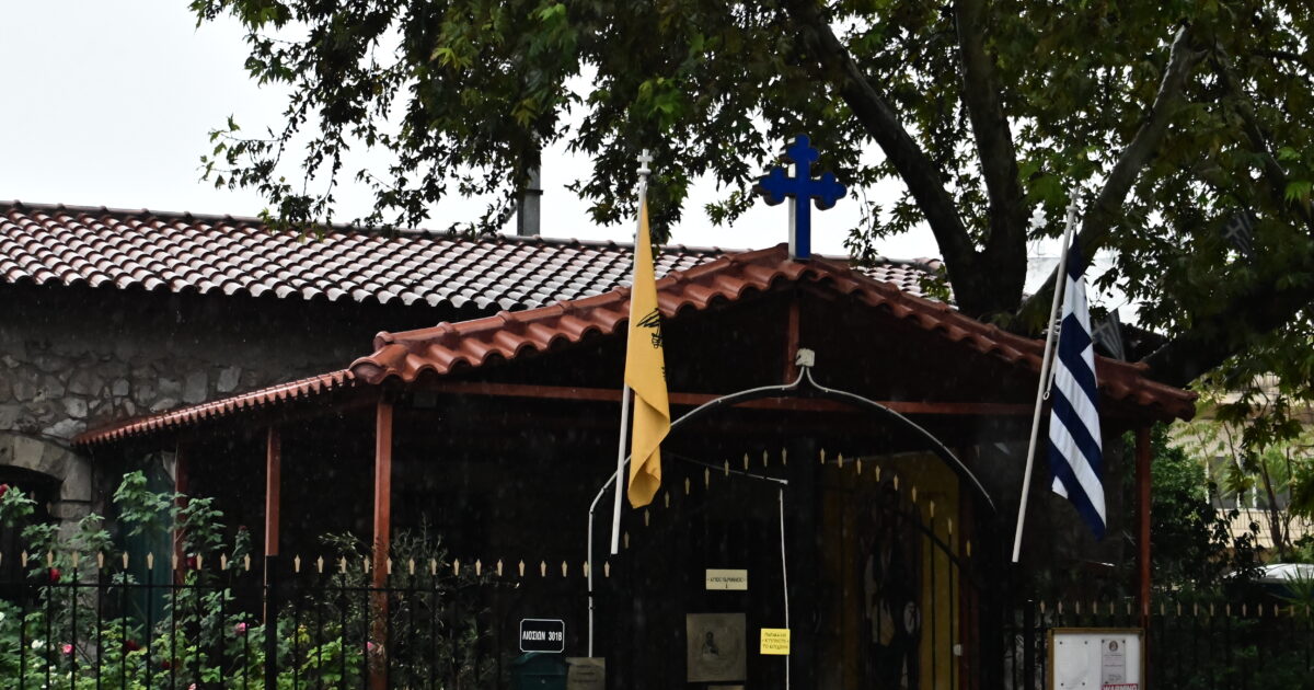 Φωτιά-στην-αποθήκη-της-εκκλησίας-του-«ιερέα»-youtuber-στη-Λιοσίων-–-Καταστράφηκε-η-σκεπή