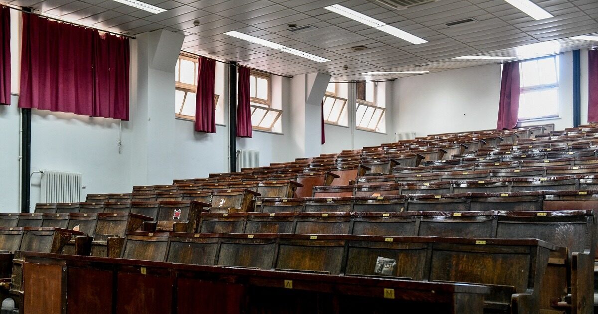 Εκπαιδευτήρια-έδιναν-μαϊμού-πτυχία-–-3,2-εκατ.-ευρώ-τα-παράνομα-κέρδη-τους,-6-συλλήψεις