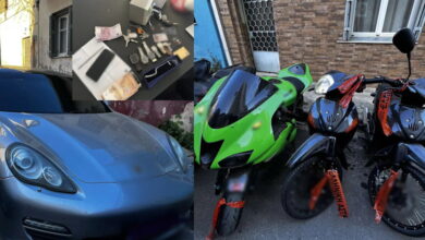 Η-δράση-και-η-χλιδάτη-ζωή-των-μελών-του-κυκλώματος-που-εξαπατούσε-τον-ΕΦΚΑ-–-Κατασχέθηκαν-πολυτελή-αυτοκίνητα,-πλάκες-χρυσού-και-πανάκριβα-ρολόγια