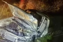 Τραγωδία-στην-Ελασσόνα:-Ένας-νεκρός-και-δύο-τραυματίες-σε-τροχαίο-δυστύχημα-–-Τους-απεγκλώβισε-η-πυροσβεστική