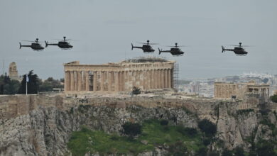 25η-Μαρτίου-2026:-Κυκλοφοριακές-ρυθμίσεις-στο-Σύνταγμα-για-την-στρατιωτική-παρέλαση-–-Πώς-θα-κινηθούν-Μετρό-και-λεωφορεία