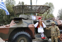 Όλα-έτοιμα-για-την-στρατιωτική-παρέλαση-της-25ης-Μαρτίου-στο-Σύνταγμα-–-Εντυπωσιακές-εικόνες-από-τα-άρματα