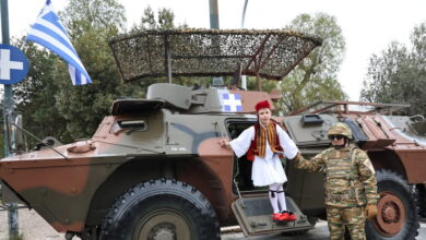 Όλα-έτοιμα-για-την-στρατιωτική-παρέλαση-της-25ης-Μαρτίου-στο-Σύνταγμα-–-Εντυπωσιακές-εικόνες-από-τα-άρματα