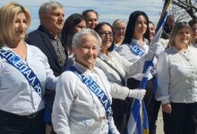 25η-Μαρτίου-στη-Ρόδο:-Μαθήτρια-ετών-82-παρέλασε-περήφανα-μπροστά-σε-χιλιάδες-κόσμου