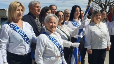 25η-Μαρτίου-στη-Ρόδο:-Μαθήτρια-ετών-82-παρέλασε-περήφανα-μπροστά-σε-χιλιάδες-κόσμου