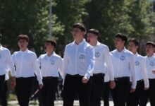 25η-Μαρτίου:-Με-λαμπρότητα-οι-εορτασμοί-και-στη-Θεσσαλονίκη-–-Εικόνες-από-τη-μαθητική-παρέλαση