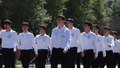 25η-Μαρτίου:-Με-λαμπρότητα-οι-εορτασμοί-και-στη-Θεσσαλονίκη-–-Εικόνες-από-τη-μαθητική-παρέλαση