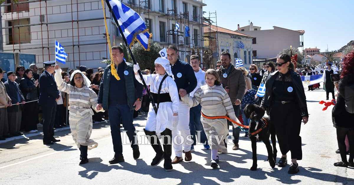 25η-Μαρτίου:-Μαθήτρια-Ειδικού-Σχολείου-στη-Λήμνο-έκανε-παρέλαση-με-τον-σκύλο-–-βοηθό-της
