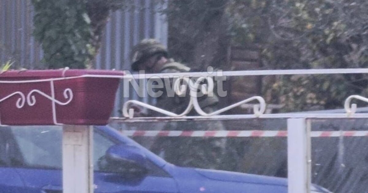 Πεύκη:-Ολοκληρώθηκε-η-επιχείρηση-εξουδετέρωσης-της-οβίδας-του-Β’-Παγκοσμίου-Πολέμου-που-βρήκαν-παιδιά-σε-οικοδομή