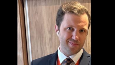 Βουλιαγμένη:-«Το-παιδί-μας-χάθηκε»-–-Τα-σπαρακτικά-λόγια-της-μητέρας-του-34χρονου-δύτη-που-πνίγηκε-στο-«Πηγάδι-του-Διαβόλου»