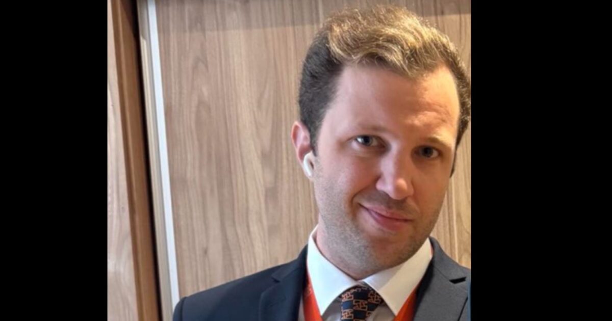 Βουλιαγμένη:-«Το-παιδί-μας-χάθηκε»-–-Τα-σπαρακτικά-λόγια-της-μητέρας-του-34χρονου-δύτη-που-πνίγηκε-στο-«Πηγάδι-του-Διαβόλου»