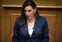 Υπόθεση-Κεφαλογιάννη-–-Μάτσα:-Η-υπουργός-Τουρισμού-ζητά-τα-παιδιά-να-μην-αλλάζουν-συνεχώς-σπίτια-–-Για-τεχνητές-εντάσεις-μίλησε-ο-συνθέτης