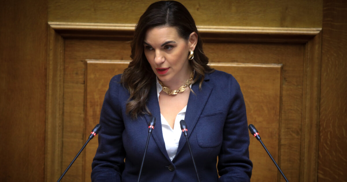 Υπόθεση-Κεφαλογιάννη-–-Μάτσα:-Η-υπουργός-Τουρισμού-ζητά-τα-παιδιά-να-μην-αλλάζουν-συνεχώς-σπίτια-–-Για-τεχνητές-εντάσεις-μίλησε-ο-συνθέτης