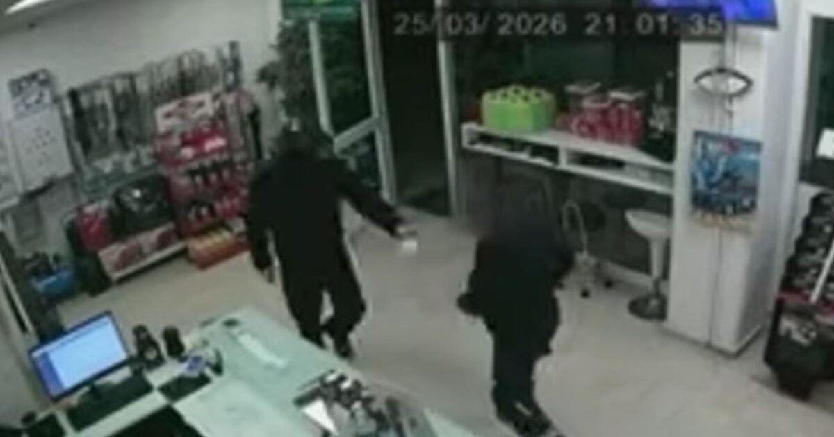 Αγρίνιο:-Βίντεο-ντοκουμέντο-από-ληστεία-σε-βενζινάδικο-–-Άφαντος-παραμένει-ο-δράστης