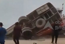 Μπαγκλαντές:-Συγκλονιστικό-βίντεο-από-λεωφορείο-να-πέφτει-σε-ποτάμι-και-να-βυθίζεται-–-Τουλάχιστον-24-νεκροί