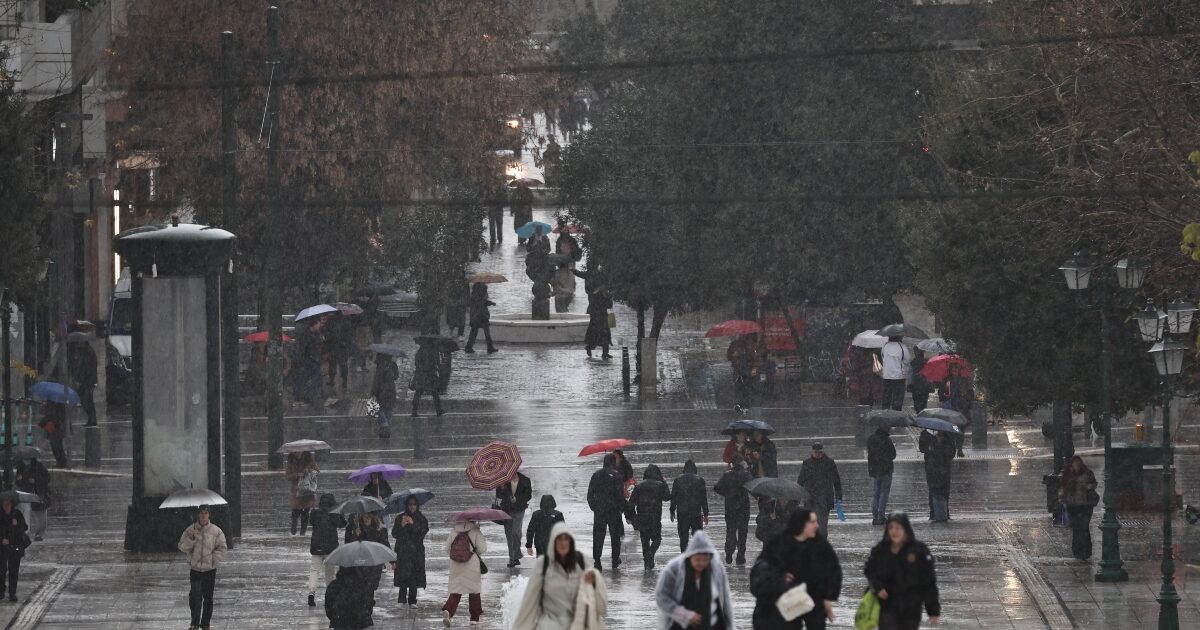 Η-κακοκαιρία-«deborah»-επελαύνει-στην-Αττική:-Βροχές-και-καταιγίδες-σε-πολλές-περιοχές