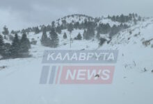 Καλάβρυτα:-Οδηγοί-εγκλωβίστηκαν-στα-χιόνια,-επί-τόπου-μηχανήματα-της-Πολιτικής-Προστασίας