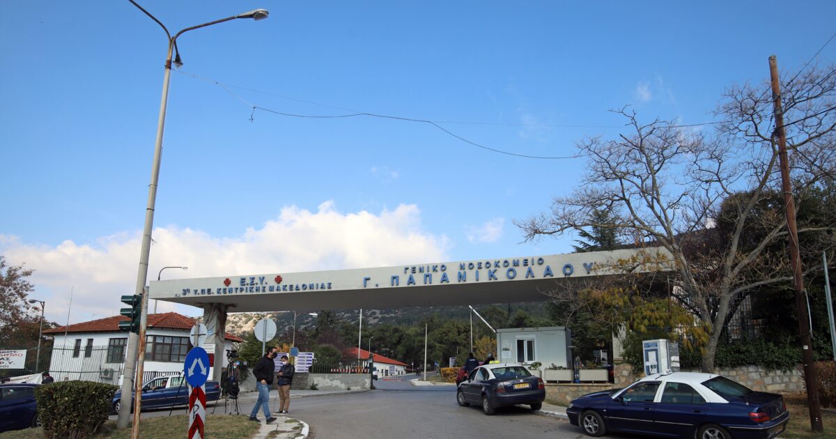 Άγρια-συμπλοκή-στη-Θεσσαλονίκη-με-έναν-τραυματία:-Κουκουλοφόροι-εισέβαλαν-σε-μπαρ-και-χτύπησαν-θαμώνες