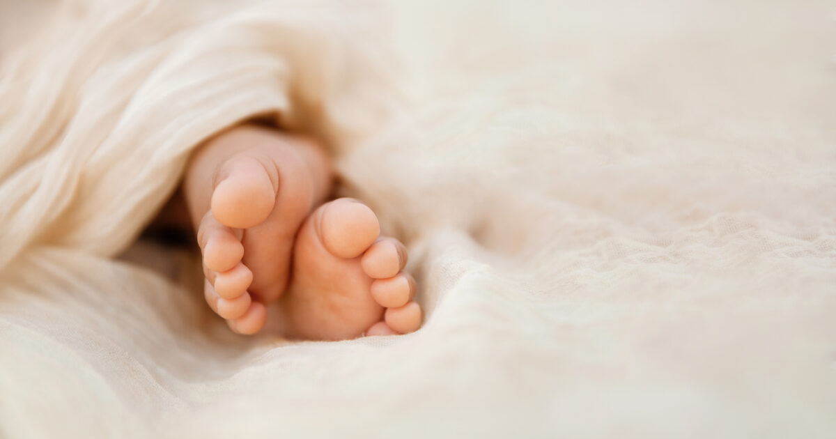 Ηλεία:-Οι-δικαιολογίες-της-μητέρας-του-βρέφους-που-νοσηλεύεται-με-καψίματα-και-κατάγματα-–-«Το-δάγκωσαν-τα-ξαδέλφια-του»