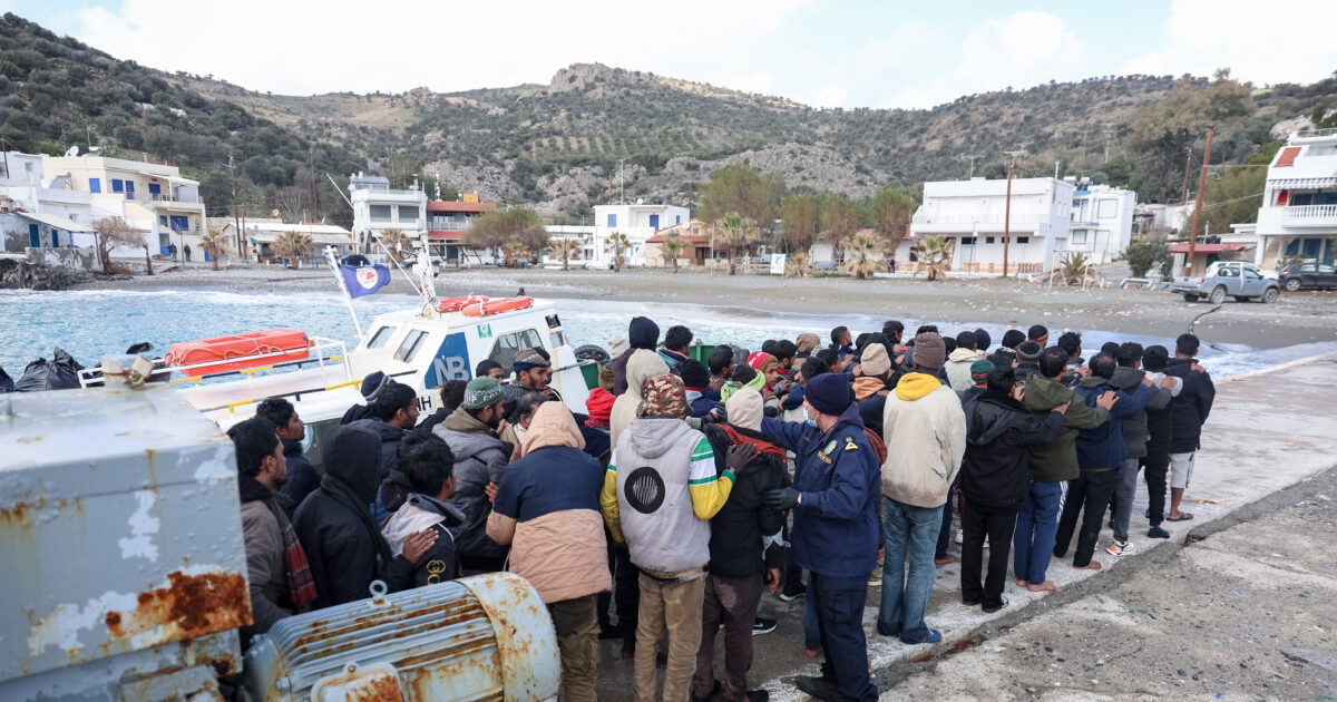 Κρήτη:-Τραγωδία-με-22-νεκρούς-μετανάστες-από-κακουχίες-–-Διακινητές-πέταξαν-τις-σορούς-στη-θάλασσα