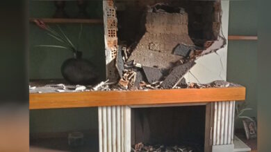 Πρέβεζα:-Κεραυνός-χτύπησε-σπίτι-–-Κατέρρευσε-τμήμα-της-στέγης-και-τοίχος,-δείτε-φωτογραφίες