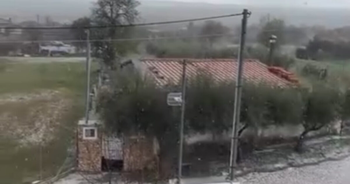 Ισχυρό-χαλάζι-στην-Ξάνθη-σκέπασε-δρόμους-και-σπίτια