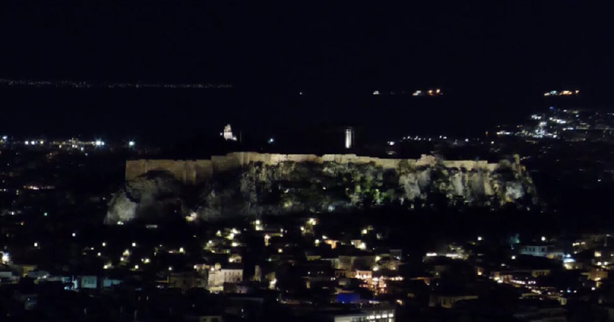 Η-Ακρόπολη-στο-σκοτάδι:-Η-στιγμή-που-σβήνουν-τα-φώτα-για-την-«Ώρα-της-Γης»