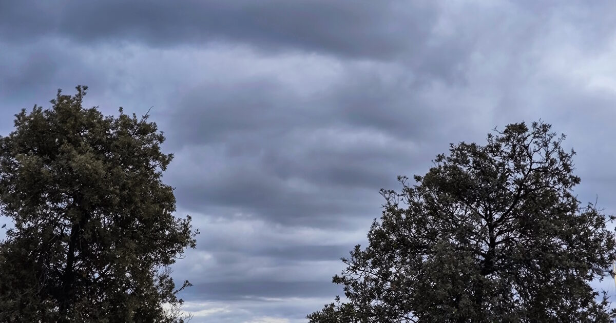 Καιρός-αύριο:-Συννεφιά-με-λίγες-τοπικές-βροχές-–-Καταιγίδες-σε-νησιά