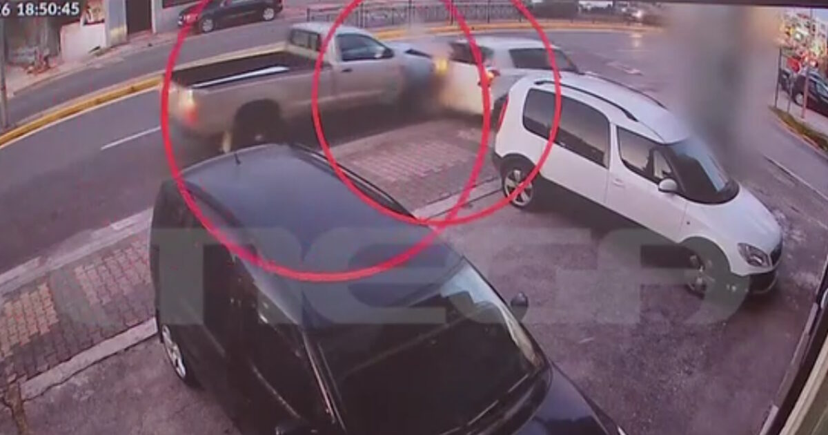 Παλλήνη:-«Δεν-ήμουν-μεθυσμένος,-προσπάθησα-να-το-αποφύγω,-αλλά-ένα-άλλο-αυτοκίνητο-με-έκλεισε»,-λέει-ο-55χρονος-οδηγός-που-προκάλεσε-το-τροχαίο