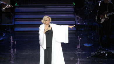 Μαρινέλλα:-Η-Ελλάδα-αποχαιρετά-την-μεγάλη-Κυρία-του-τραγουδιού-–-Η-ζωή-γεμάτη-«φως»-που-δεν-σβήνει-ούτε-με-τον-θάνατό-της