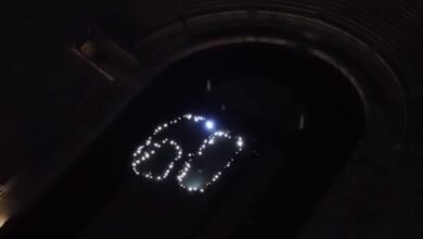 Ώρα-της-Γης:-Η-στιγμή-που-το-Παναθηναϊκό-Στάδιο-βυθίστηκε-στο-σκοτάδι-–-Παιδιά-σχημάτισαν-με-φαναράκια-το-«60»