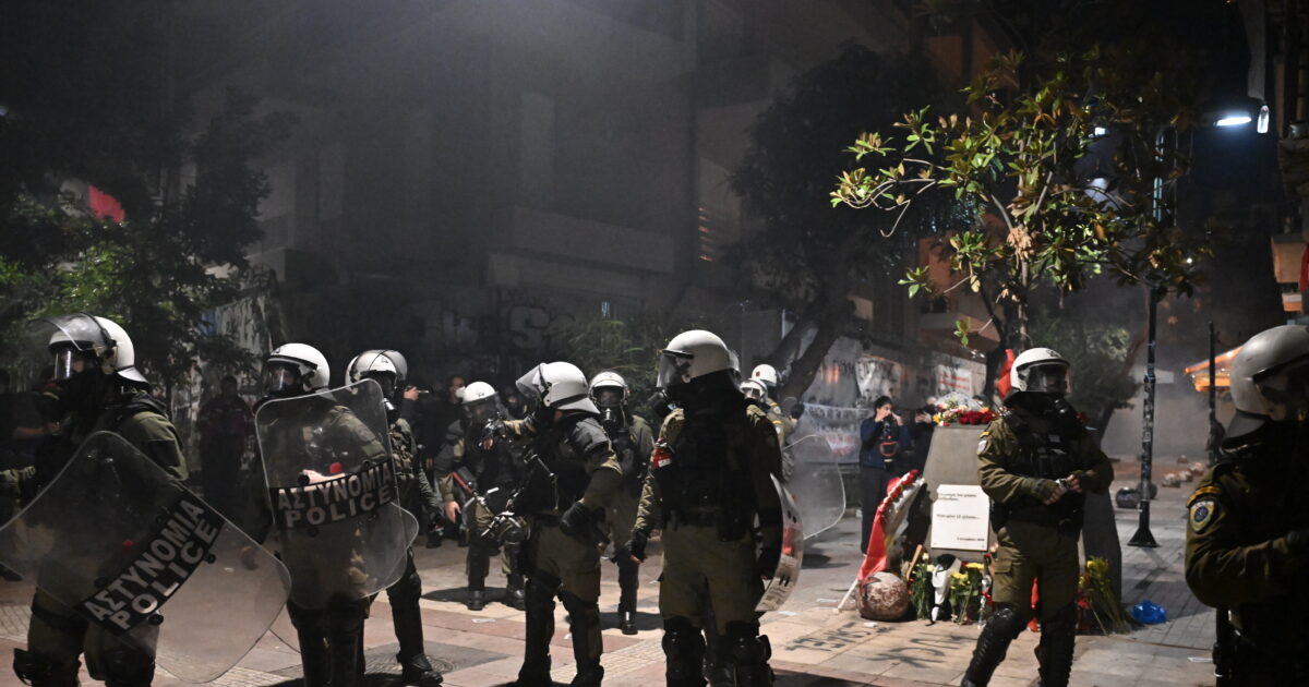 Εξάρχεια:-Επίθεση-με-πέτρες-κατά-διμοιρίας-ΜΑΤ-–-114-προσαγωγές