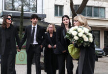 Κηδεία-Μαρινέλλας:-Στο-παρεκκλήσι-της-Μητρόπολης-η-σορός-της-μεγάλης-τραγουδίστριας-–-Πλήθος-κόσμου-στο-λαϊκό-προσκύνημα