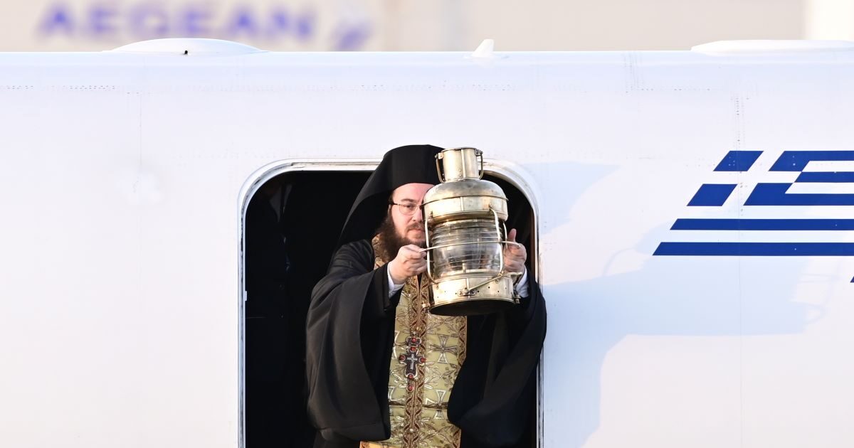 Υπουργείο-Εξωτερικών-για-το-Άγιο-Φως:-Η-Ελλάδα-θα-εξαντλήσει-κάθε-δυνατότητα-για-τη-μεταφορά-του-από-τα-Ιεροσόλυμα