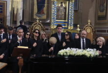 Κηδεία-Μαρινέλλας:-Συντετριμμένη-η-οικογένεια-της-στο-«τελευταίο-αντίο»