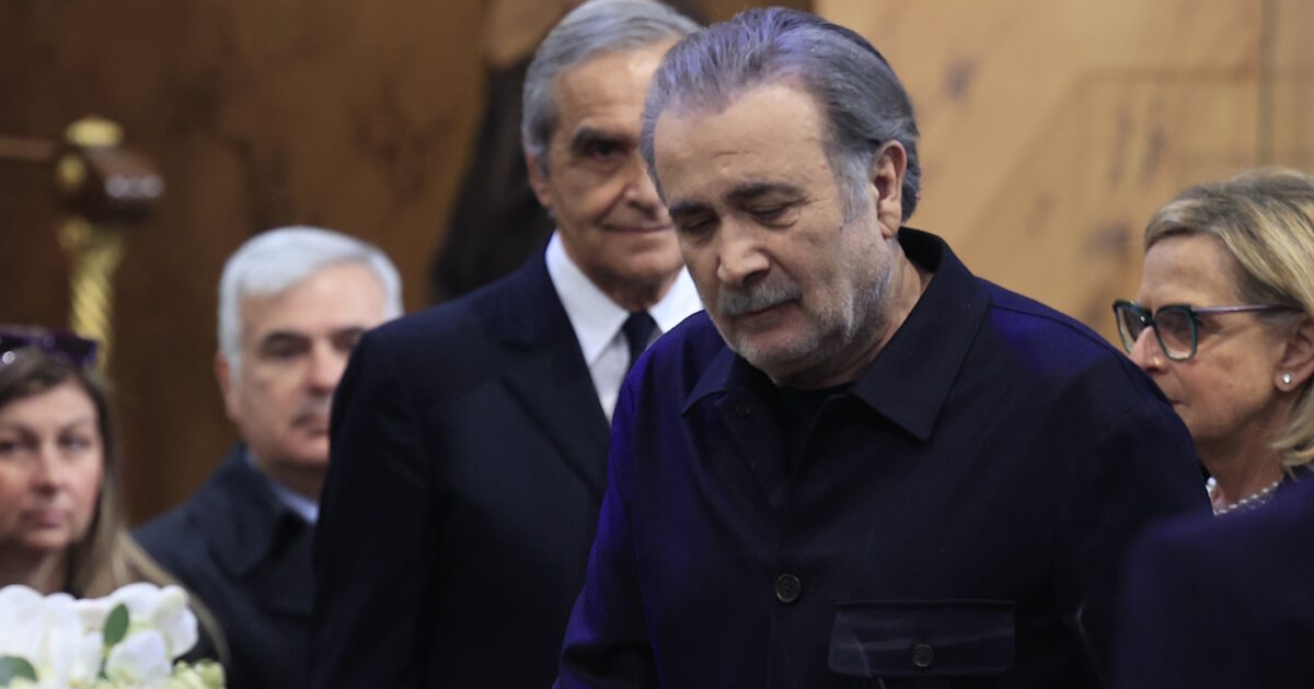 Κηδεία-Μαρινέλλας:-Με-πόνο-καρδιάς-ο-καλλιτεχνικός-κόσμος-αποχαιρέτησε-για-πάντα-τη-σπουδαία-ερμηνεύτρια