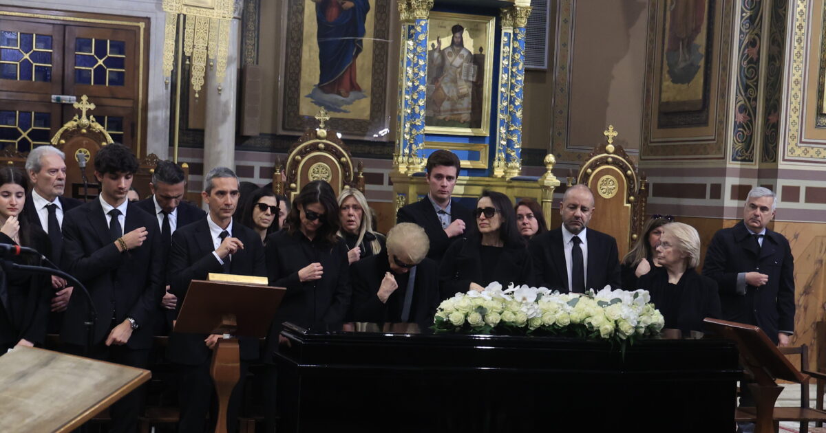 Η-Μαρινέλλα-στην-αιωνιότητα:-Ο-σπαρακτικός-αποχαιρετισμός-και-το-χειροκρότημα-της-Ελλάδας-στη-φωνή-που-πέταξε-πάνω-από-το-Ηρώδειο