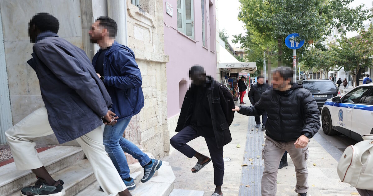 tραγωδία-με-22-νεκρούς-μετανάστες-στην-Κρήτη:-Τους-σκουντούσαν-να-δουν-αν-πέθαναν-και-τους-πετούσαν-στη-θάλασσα