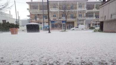 Κακοκαιρία-erminio:-Ο-Πολύγυρος-Χαλκιδικής-ντύθηκε-στα-λευκά-από-χοντρό-χαλάζι