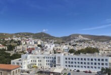 Σύρος:-Άνδρας-κυνηγούσε-με-μαχαίρι-γυναίκα-ασθενή-μέσα-στα-επείγοντα-του-νοσοκομείου