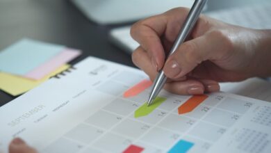 Όλες-οι-αργίες-και-τα-τριήμερα-μέσα-στο-2026-–-Πότε-πέφτει-το-Πάσχα