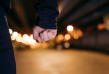 Απατεώνας-«έφαγε»-από-επιχειρηματία-190.000-–-Ο-άγριος-ξυλοδαρμός-από-την-μπασκετμπολίστρια-αδερφή-του-και-τη-σύντροφό-της