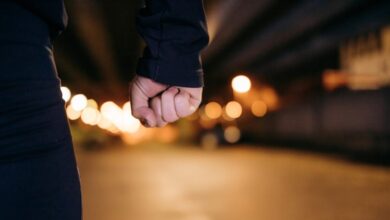 Απατεώνας-«έφαγε»-από-επιχειρηματία-190.000-–-Ο-άγριος-ξυλοδαρμός-από-την-μπασκετμπολίστρια-αδερφή-του-και-τη-σύντροφό-της