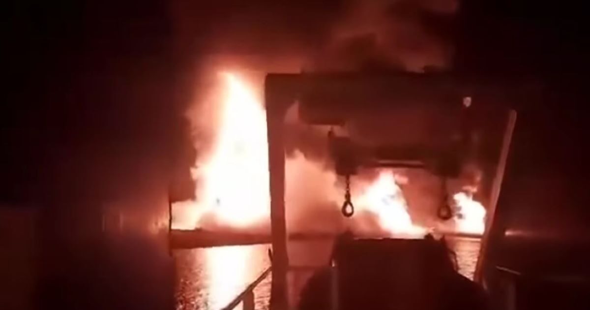 Ιράν:-Πύραυλοι-και-drones-πέφτουν-δίπλα-σε-ελληνικό-πλοίο-στον-Περσικό-Κόλπο-–-«Σκοτώθηκε-κόσμος,-κοιτάξτε-τι-τραβάμε»