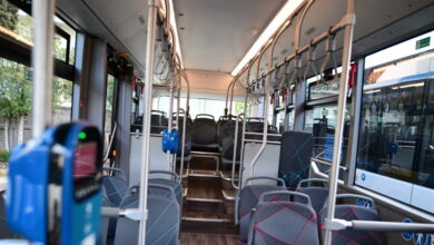 Άγρια-επίθεση-μέσα-σε-λεωφορείο-στη-Γλυφάδα:-Κάρφωσε-στυλό-στο-μάτι-επιβάτη-–-Κουβαλούσε-και-μαχαίρι