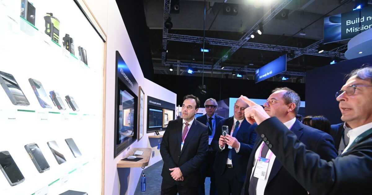 Παπαστεργίου-από-mwc-2026:-Η-Τεχνητή-Νοημοσύνη-για-πραγματικές-κοινωνικές-και-οικονομικές-ανάγκες-–-pharos-και-Δαίδαλος-στο-προσκήνιο