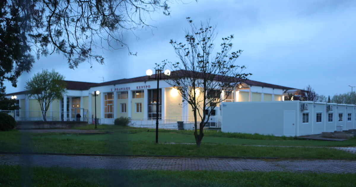 Δίκη-για-τα-Τέμπη:-Ξεκινά-η-δίκη-μετά-την-διακοπή-και-το-χάος-της-προηγούμενης-συνεδρίασης