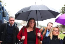 Η-Ζωή-Κωνσταντοπούλου-στη-δίκη-των-Τεμπών:-«Αυτοί-που-σκότωσαν-τα-παιδιά,-θα-έπρεπε-να-είναι-με-σκυμμένο-το-κεφάλι»