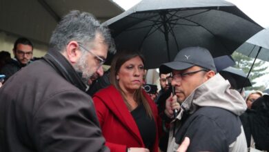 Δίκη-για-τα-Τέμπη:-Φωνές-και-γιουχαΐσματα-από-τους-συγγενείς-στην-αίθουσα